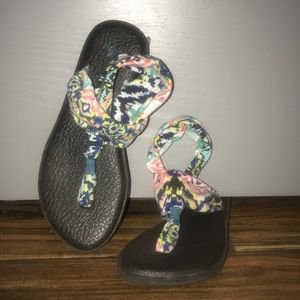 Super cute and comfy sandals